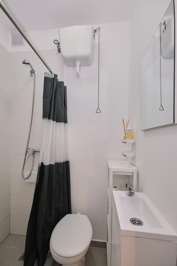 Dada Coliving & Rooms By Serendipia Turismo ซานติอาโก เด กอมโปสเตลา ภายนอก รูปภาพ